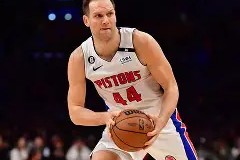 离谱！芝加哥公牛围绕NBA常规赛绝杀压哨今夜迎来里程碑引欢呼，洛杉矶快船集结日外线爆发的简单介绍-mk体育